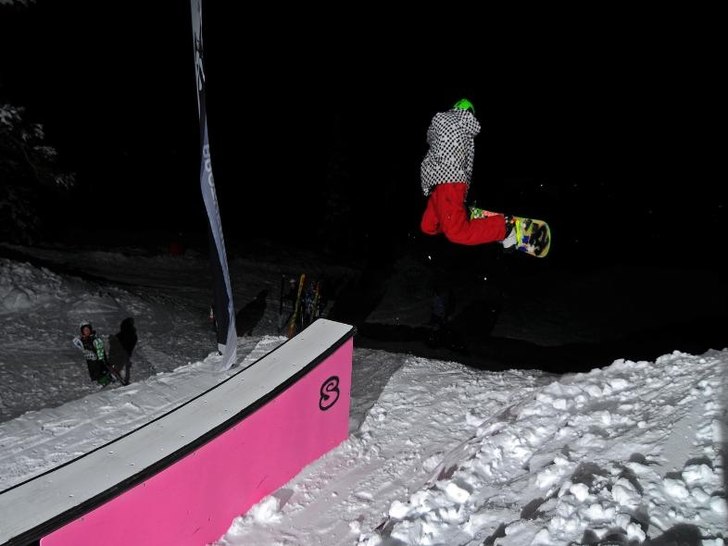 En nightsession i Lindvallen :D. Foto: vet inte. Åkare: Calle Sköld.