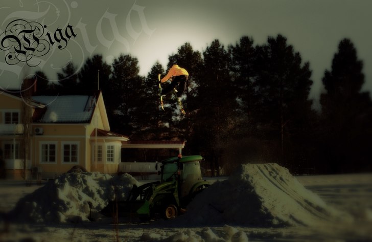 Ti la traktorn i vejji fö ja sko int hopp nameir,. Foto: Nico. Åkare: Jag.