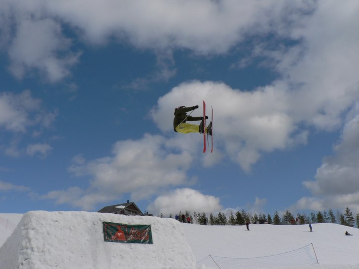 är precis på väg att ta en dubble nose på en s. Foto: daniel. Åkare: jag(kim boberg).