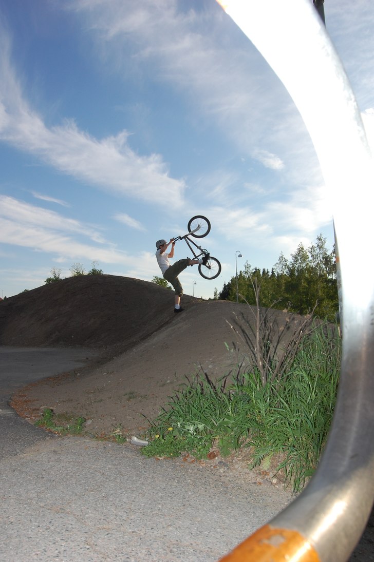 footplant. Foto: simon lindberg. Åkare: gabriel engebretzen jonsson.