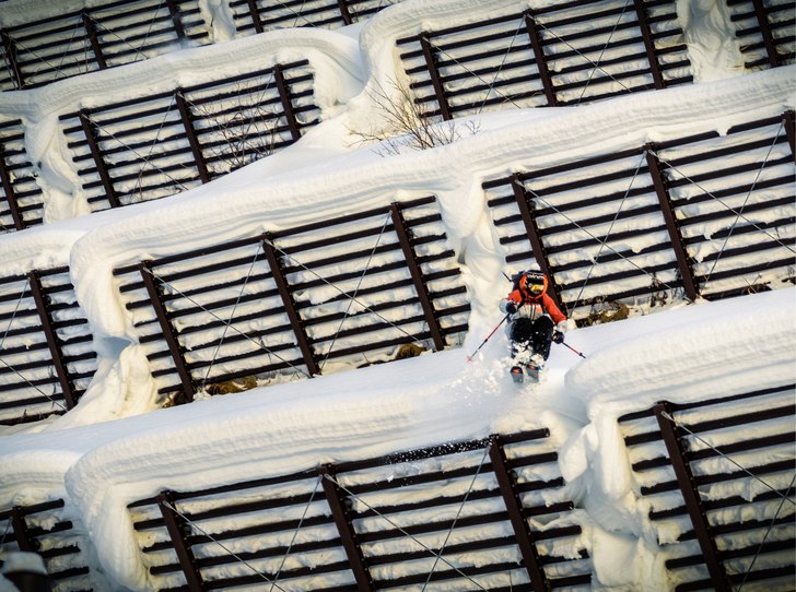 Lavinstängsel vid vägkanten nånstans på hokkai.