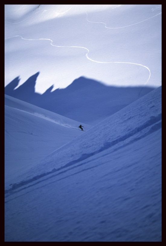 Många fina svängar från topparna som syns som s. Foto: Martin Magnusson. Åkare: Christian Hadler.
