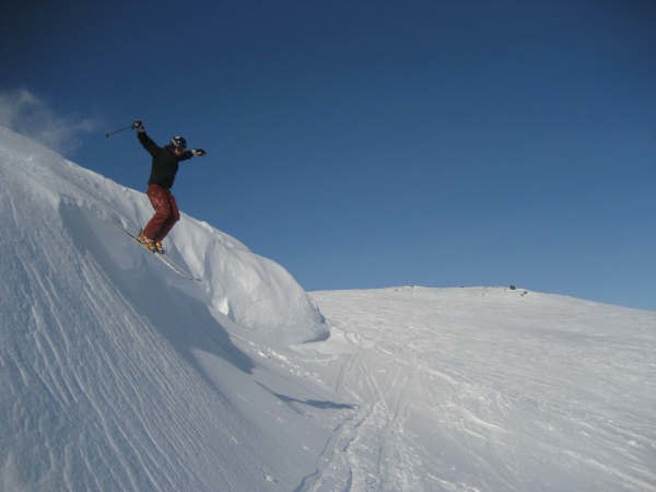Drop i Svarta Björn. Foto: Jacob Lundström. Åkare: Johan Lindgren.