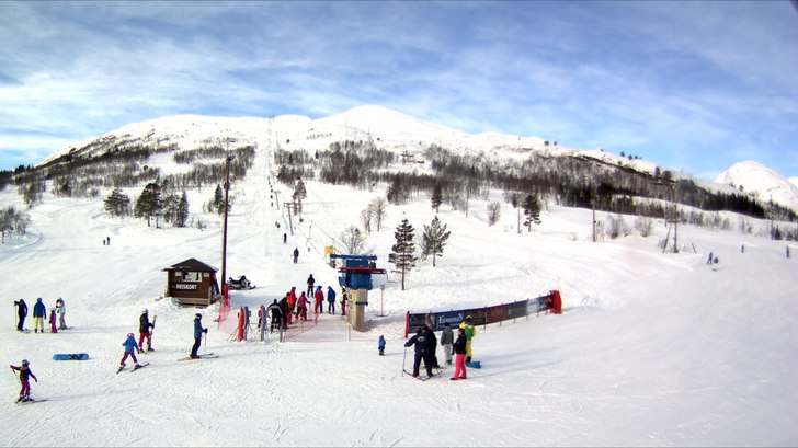 Vinterferie med snø i heile anlegget.
Hornindal s.