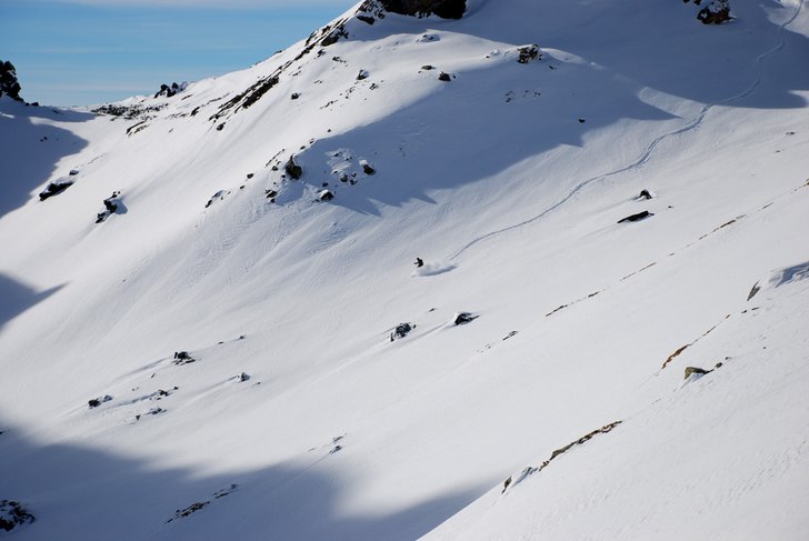 Inte mycket snö, men det gick att hitta något so. Foto: Christopher Adermark. Åkare: Magnus Forssell.