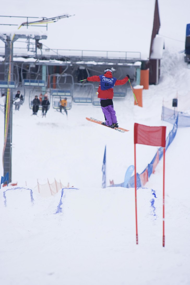 Felix kör en double twist to spread. Foto: Victor Lindgren. Åkare: Felix Elofsson.