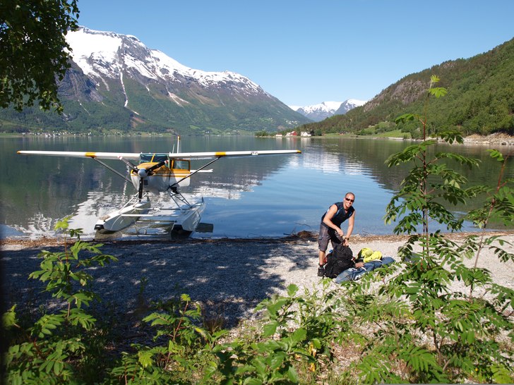 Oslo-Stryn-Oslo - daytrip -summerskiing. Foto: Andre Sørensen. Åkare: Martin & Arne.