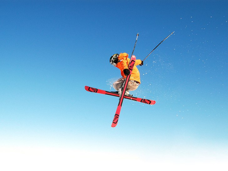 Tailgrab uppe i luften. Foto: Random Victor. Åkare: Frans Nordén.
