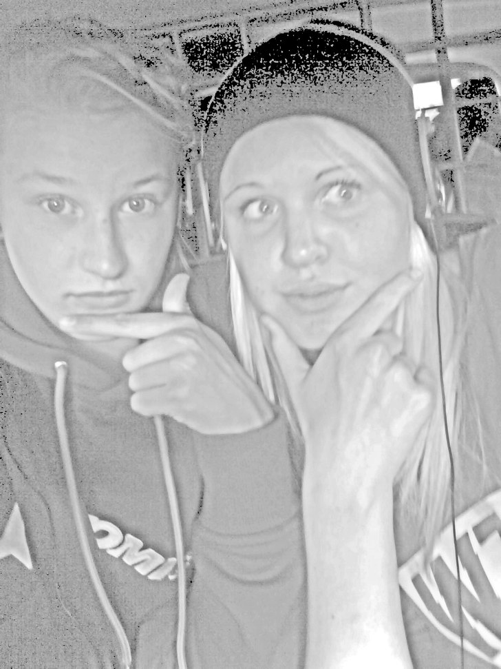 plz, girls can be a gangster, a real skiigangster . Foto: jag.. Åkare: emmalindström & annaleino.