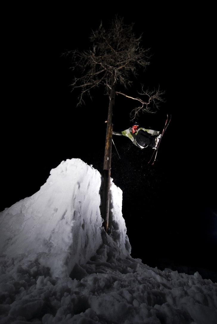 Ute i den mörka djupa skogN.. Foto: Magnus Karlsson. Åkare: Daniel Swanbeck.
