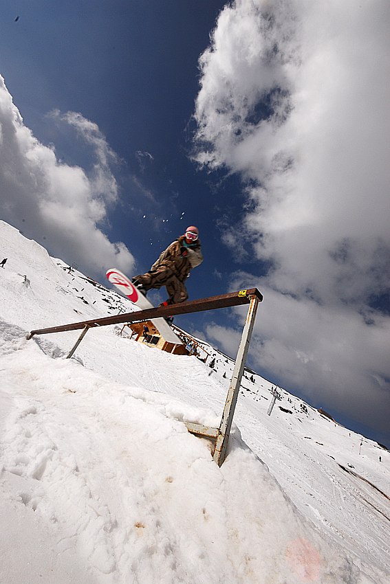 bs board... fjärrblixt! haha! ;P . Foto: pierre delerue ?. Åkare: hilla.