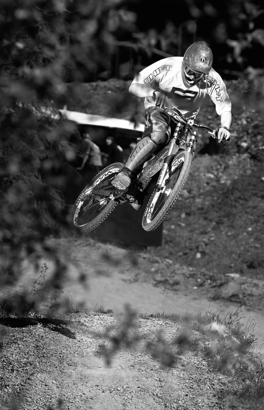 David Warg tar luft och tweakar ut hojen på det g. Foto: Mattias Fredriksson. Åkare: David Warg.