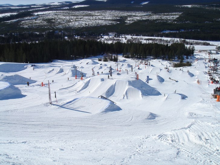 kläppens snowpark när den är som bäst - i vår. Foto: sanna tidstrand. Åkare: kläppen snowpark!.