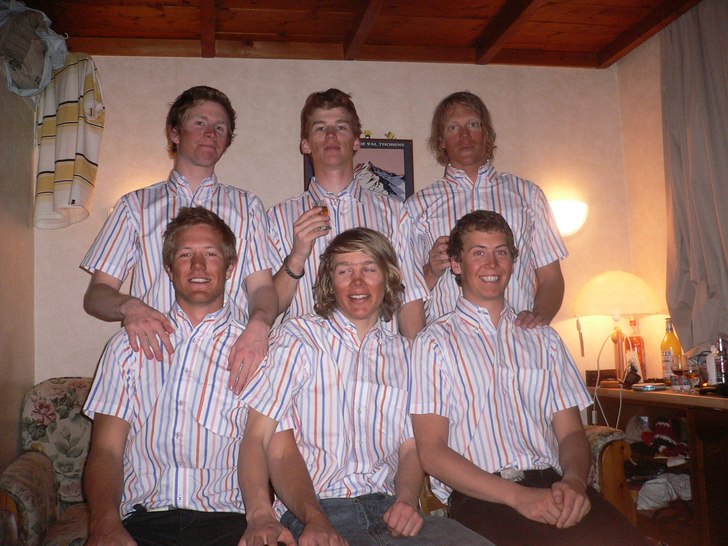 Uppklädda till Booige Night på Tango iförda 2eu. Foto: Självutlösare. Åkare: V_gurra, Dr. Lööv, Linus, Pitor, Jeppe och Nisse.