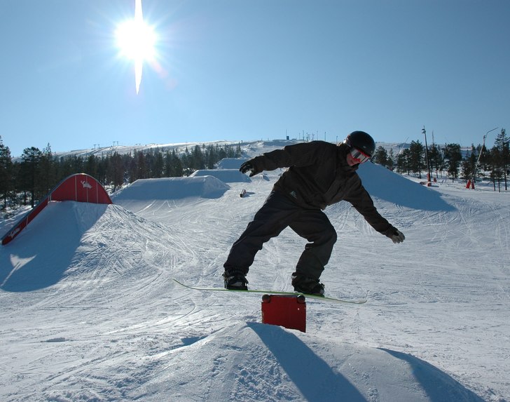 Boardslide. Foto: Karolina persson. Åkare: Andreas Höjvall.