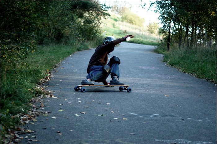 härlig longboardsession i vårsolen! slide!

. Foto: Johan. Åkare: jonathan glad.