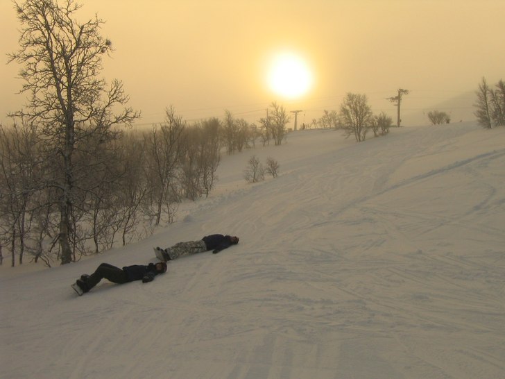 Dimman låg ganska tät på vissa höjder, så det. Foto: Daniel Rapp. Åkare: Johan Rinaldo & Anders Gyll.
