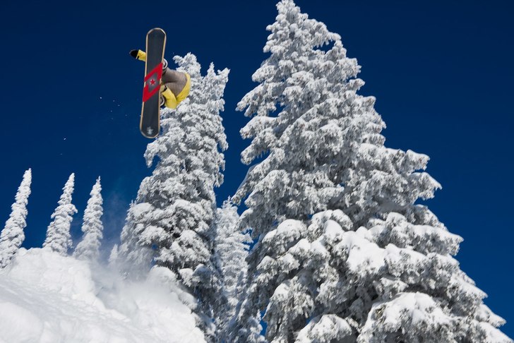 Mer från kicken över pistmaskinsspåret, denna g. Foto: Tomas Hallenberg. Åkare: Mikel Witlox.