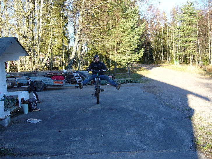 BACKHJUL........ Foto: ROBIN. Åkare: NICLAS.