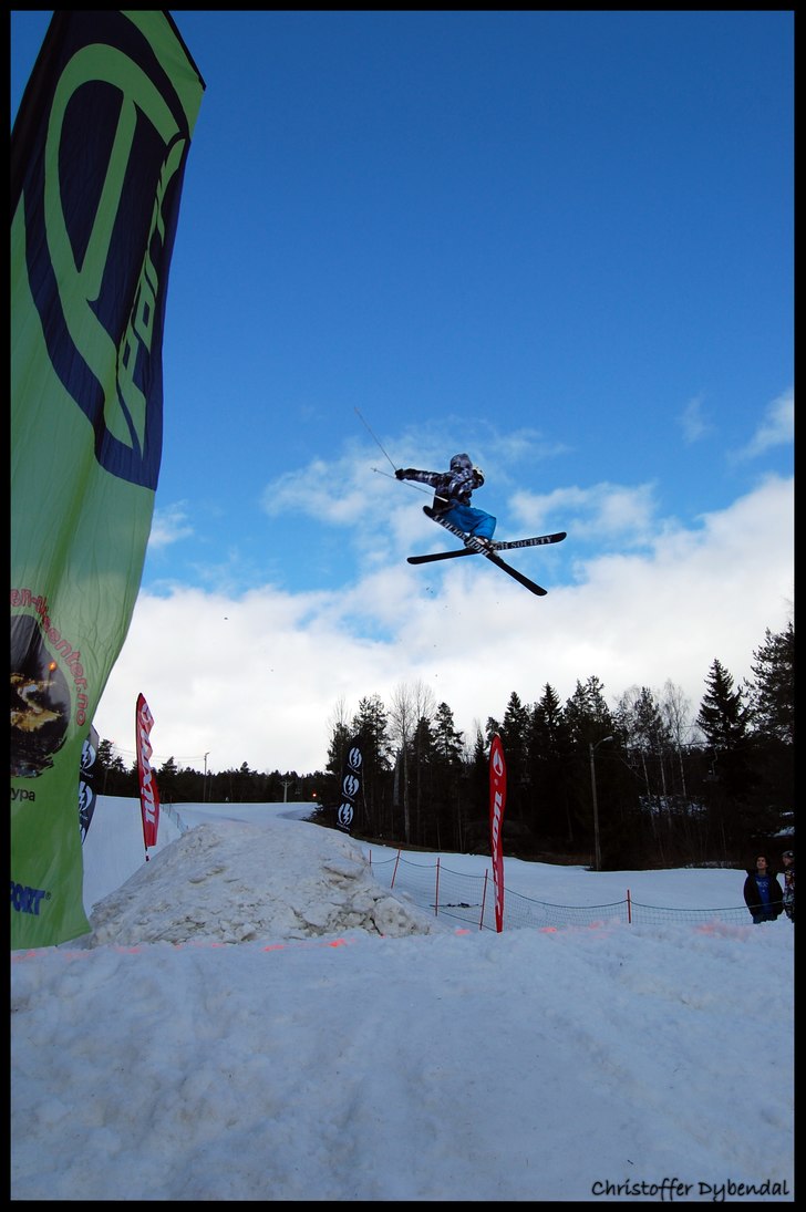 Halvard Thon under Electric - Nixon Big Air

www. Foto: Christoffer Dybendal. Åkare: Halvard Thon.