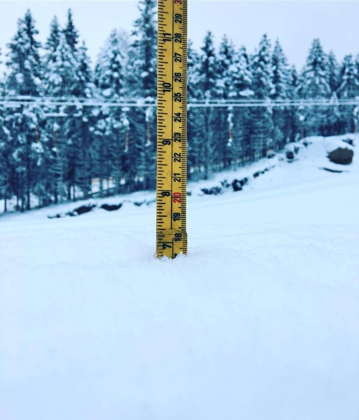 Snødump i Varingskollen!
I natt kom det 17 cm med.