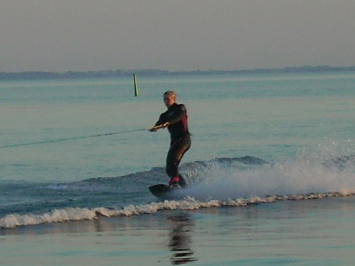 Det man kommer sakna med sommaren är wakeboard..a. Foto: Sofie Bredberg. Åkare: Johanna Bredberg.
