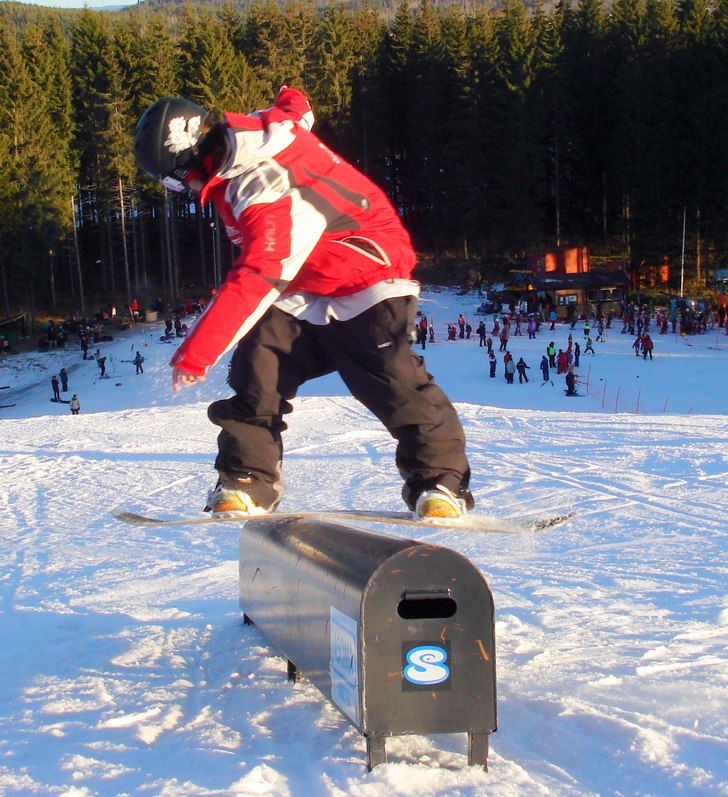 Switch Frontside. Foto: Hannes Raninen. Åkare: Hannes Karlsson.