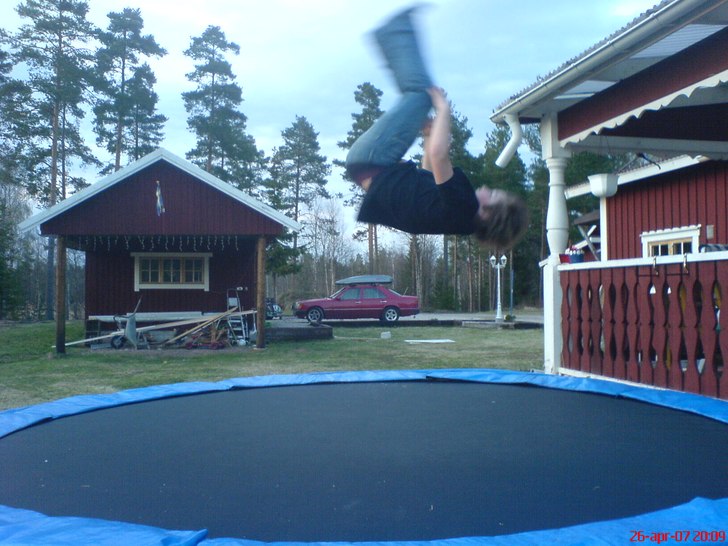 Hoppar lite. Foto: Emma. Åkare: Elias.