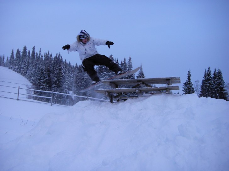Rocking the bench. Foto: Erik. Åkare: Kristofer.