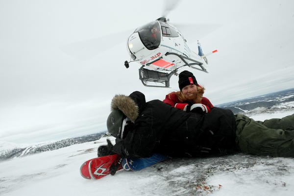 Heliskiing på Renfjället under VM. Foto: Anna Lundberg. Åkare: Ronny, Julia Hamrin.
