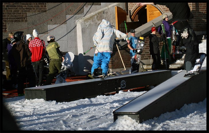 ser nästan ut som att ja ska göra en pretzel dä. Foto: mamma jacobsson. Åkare: titti.