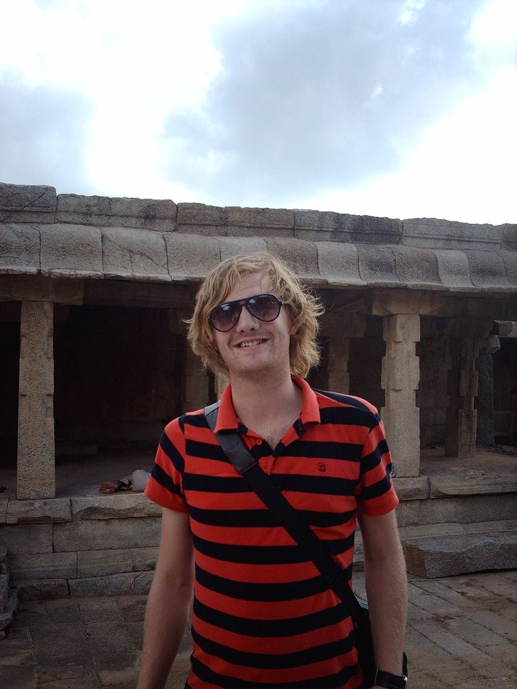Jag bland tempel i Hampi. Foto: Johan Wallin.