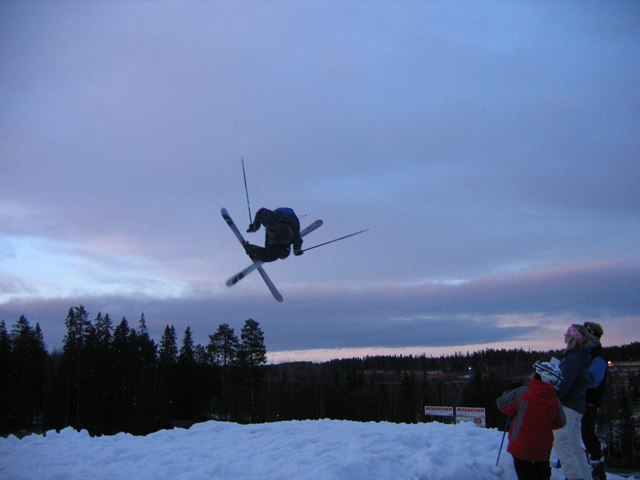 tävling i bräntis, d-spin. Foto: vet inte riktigt. Åkare: Thomas Burström.
