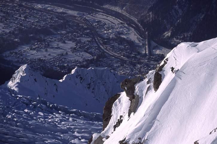 Tormod Granheim hoppar ner mot Chamonix . Foto: Fredrik Schenholm. Åkare: Tormod Granheim.