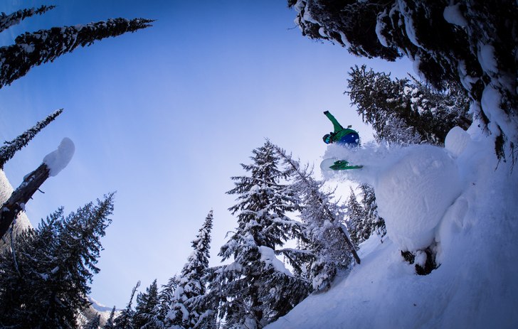 Go pillow i whitewater skogen. Foto: Markus Tysk. Åkare: Erik Nylander.