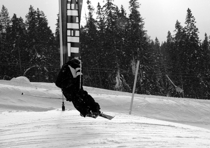 180 nedför landningen.

Det är något med den . Foto: J.P Bryngelsson. Åkare: Eric Clark.