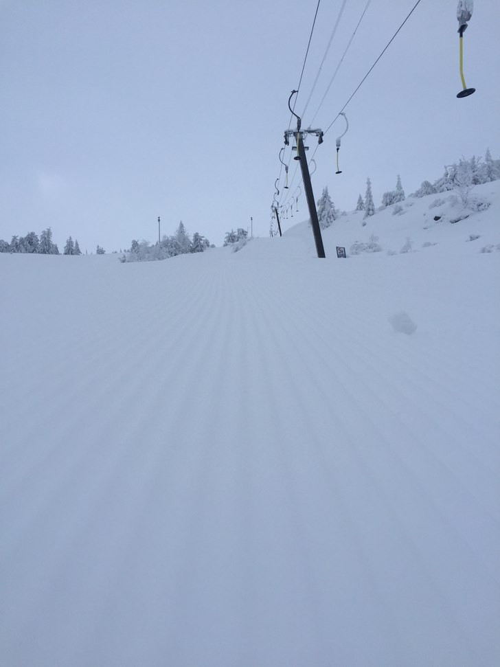 Nydelig morgen !
En stille stund før bakkene fyll.