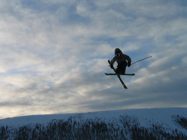 360 tailgrab. Foto: Peter Öhlin. Åkare: Hampus Öhlin.