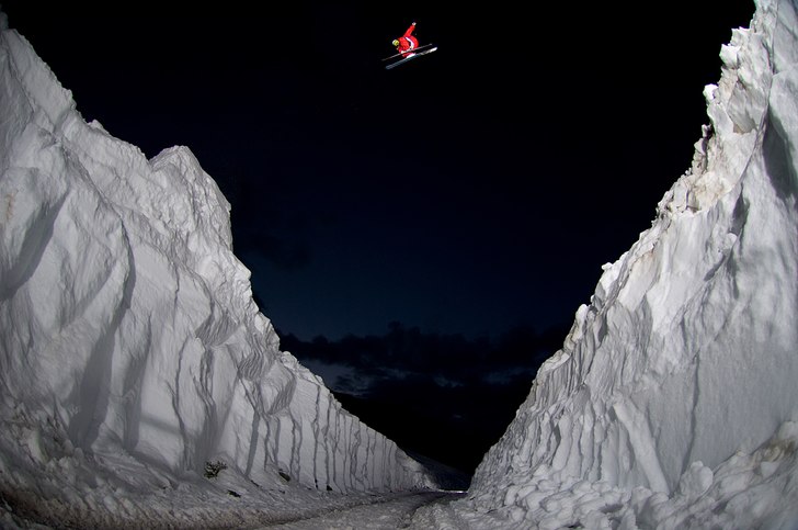 Night session on a roadgap.. Foto: Sverre F. Hjornevik. Åkare: Sigbjorn Tveit.