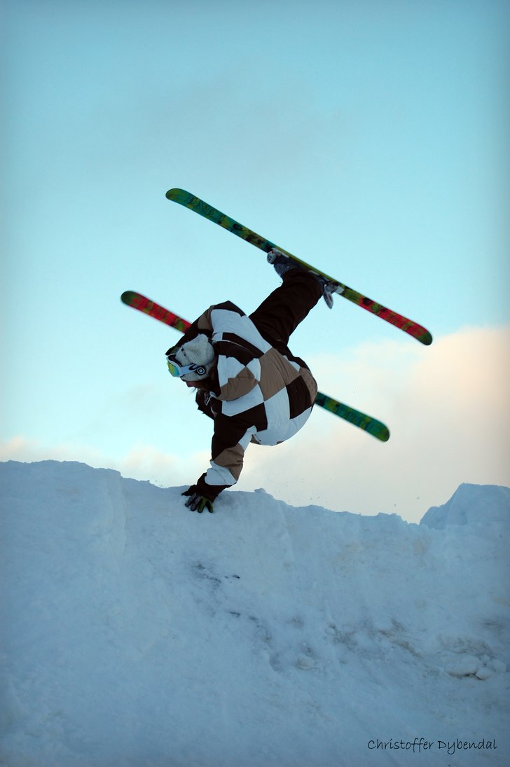 Handplant. Foto: Christoffer Dybendal. Åkare: Joakim Mathisen.