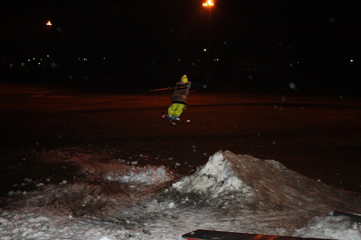 vi byggde ett ganska fett hopp!! 3a shifty. Foto: Fabian Omne. Åkare: Benjamin Hjertstrand.