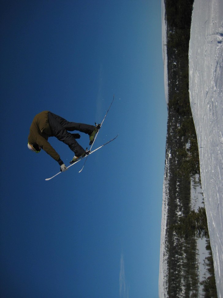 hopp. Foto: David Ryner. Åkare: Viktor Lundblom.