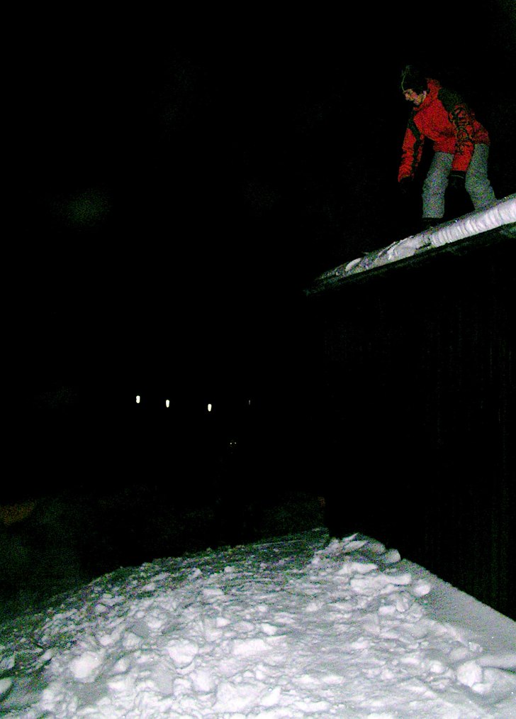 Ett fett skönt dropp från ett garagetak i Toms h. Foto: Chrppaeh Frippaeh. Åkare: Simpe.