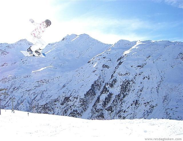 sköna hopp. Foto: Mattias Pettersson. Åkare: Therese Jobson.