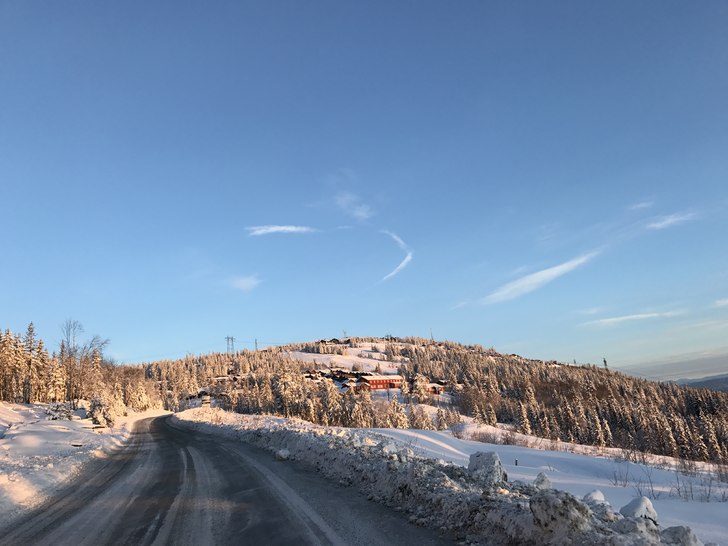Sol, sol og mer sol!
Hele fjellet bader i sol, det.