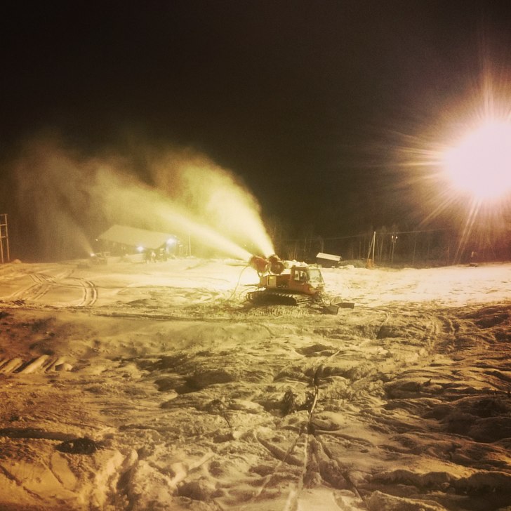 Vi lager snø igjen! 
I natt fikk vi 10-15 cm snø.