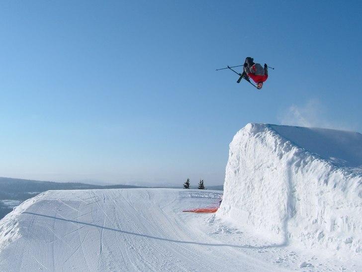 Backflip i Åre. Foto: Jacob Sehlin. Åkare: Eric Clark.