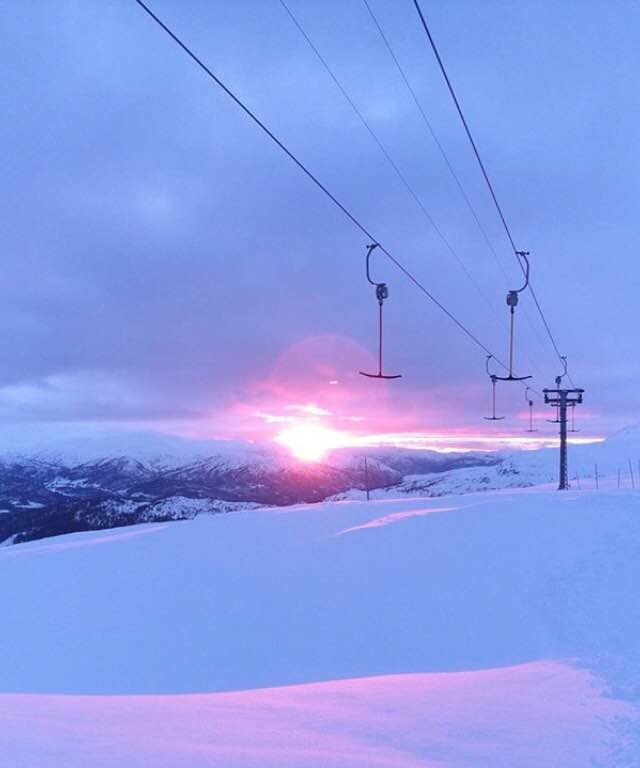 Laurdag 4. mars
Laurdag morgon er det skyfritt, sv.