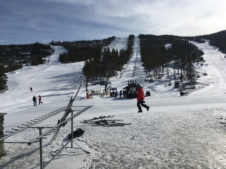 Lørdag 25 mars
Det er lørdag og full fart i alpi.