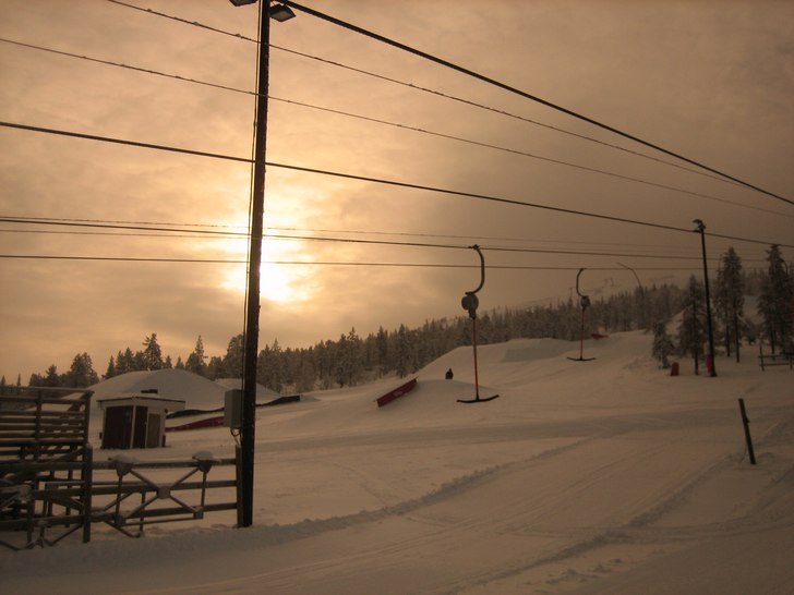 Tidigt på morgonen. Vacker väder och snö. Foto: Per Malmberg.